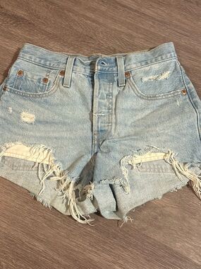 Light Blue Distressed Levi’s 501 Denim Shorts